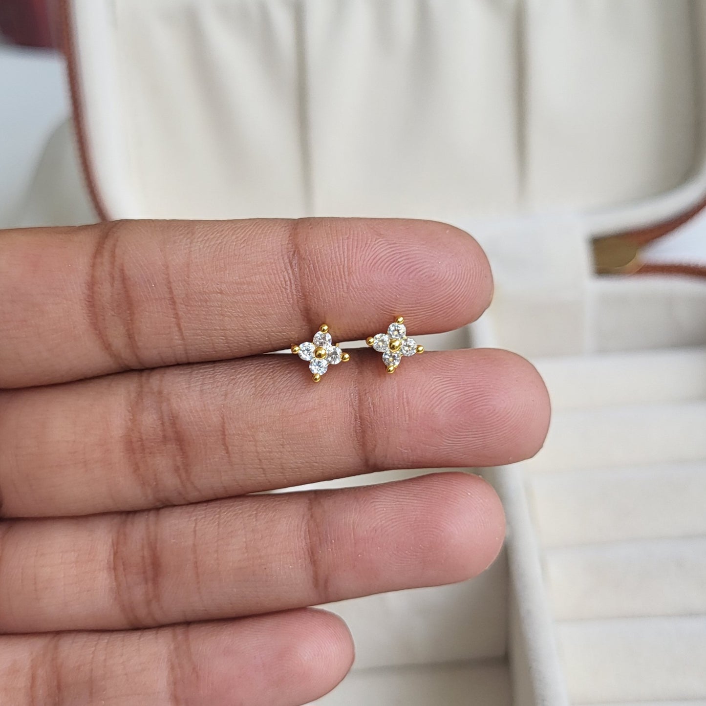 Clover mini studs (ball screwback)