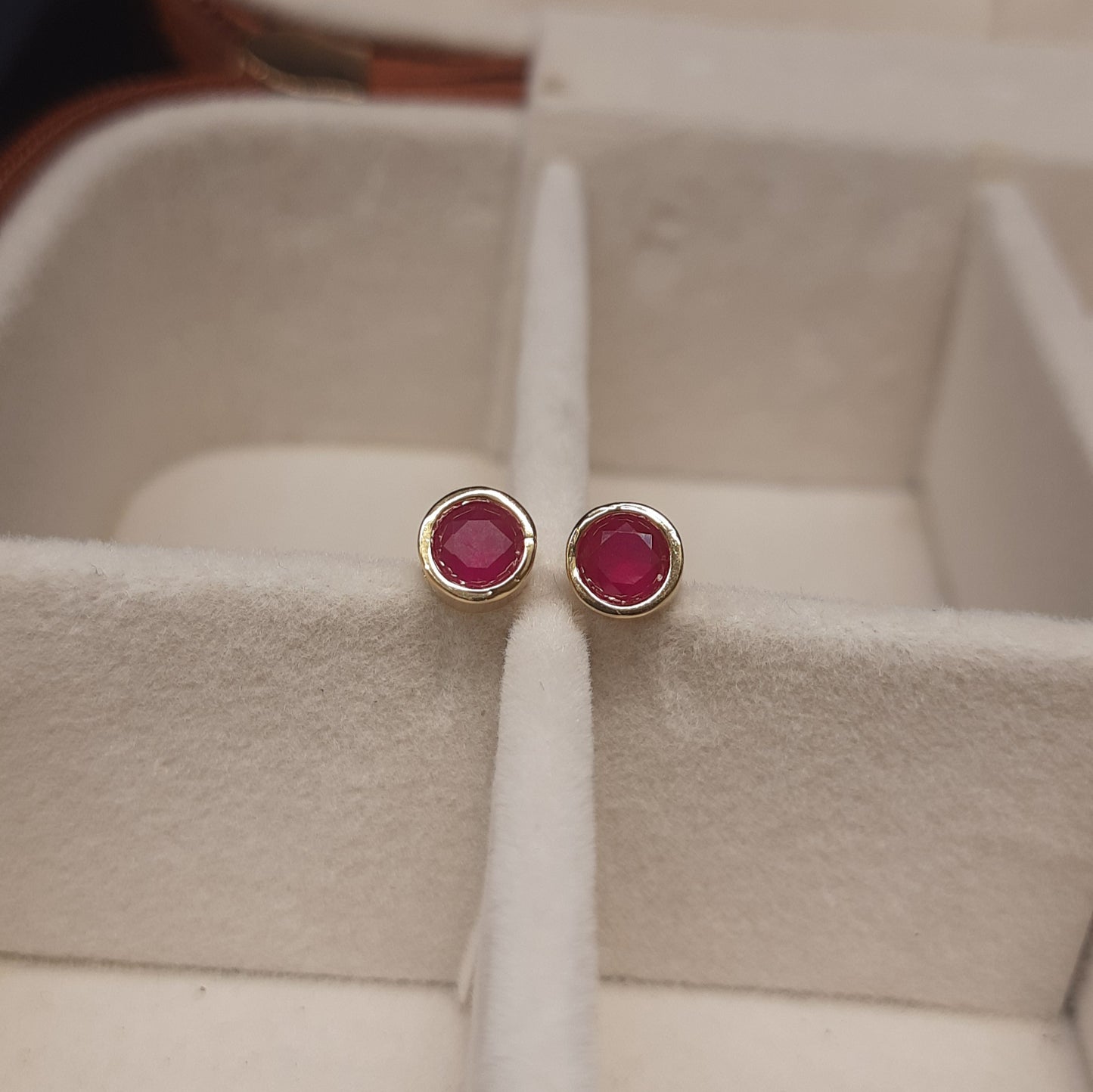 CANDY Studs (Round)