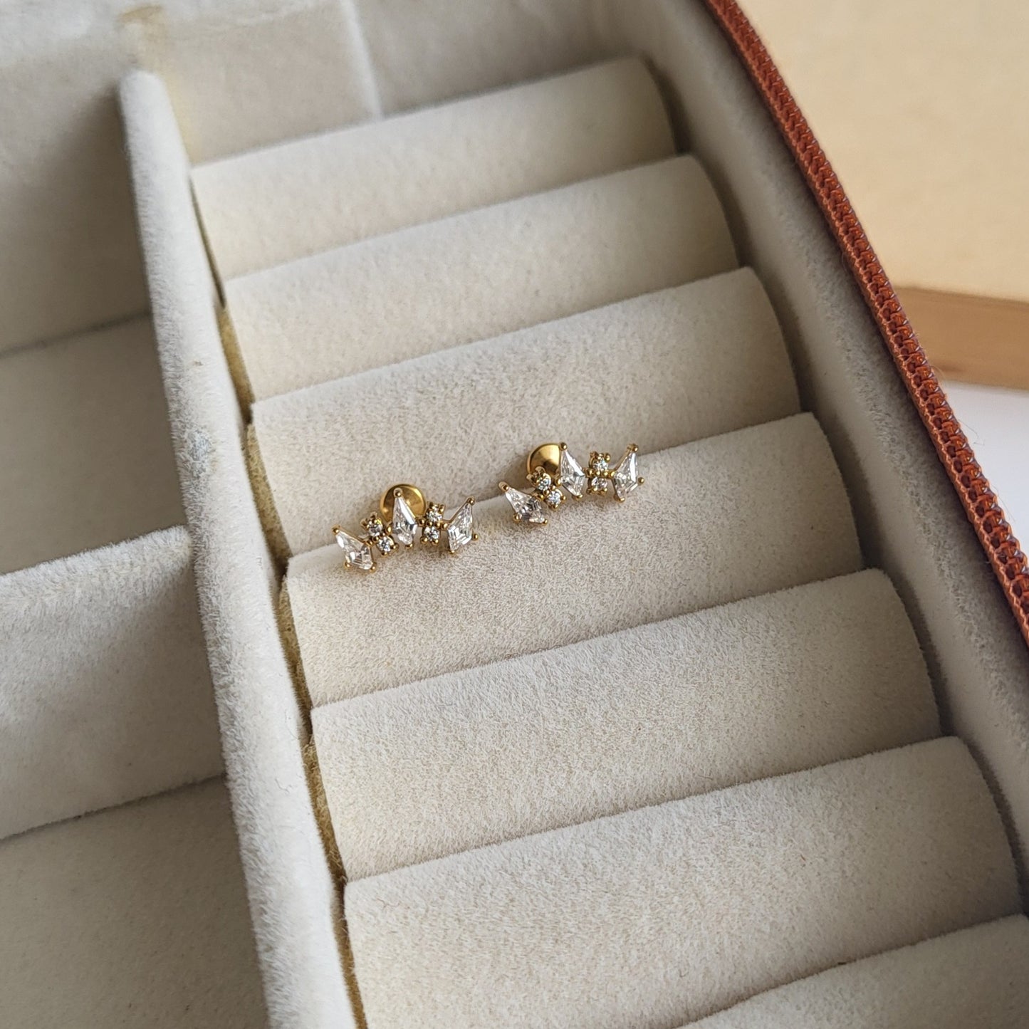 Daina flat screwback studs