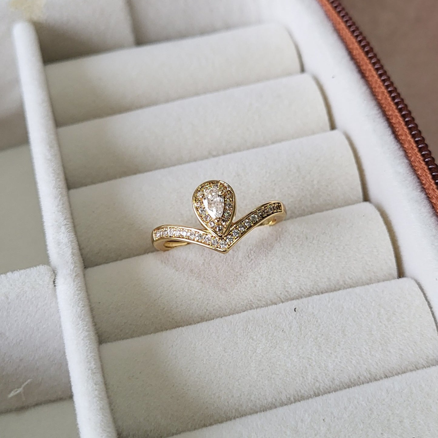 Wave finger ring
