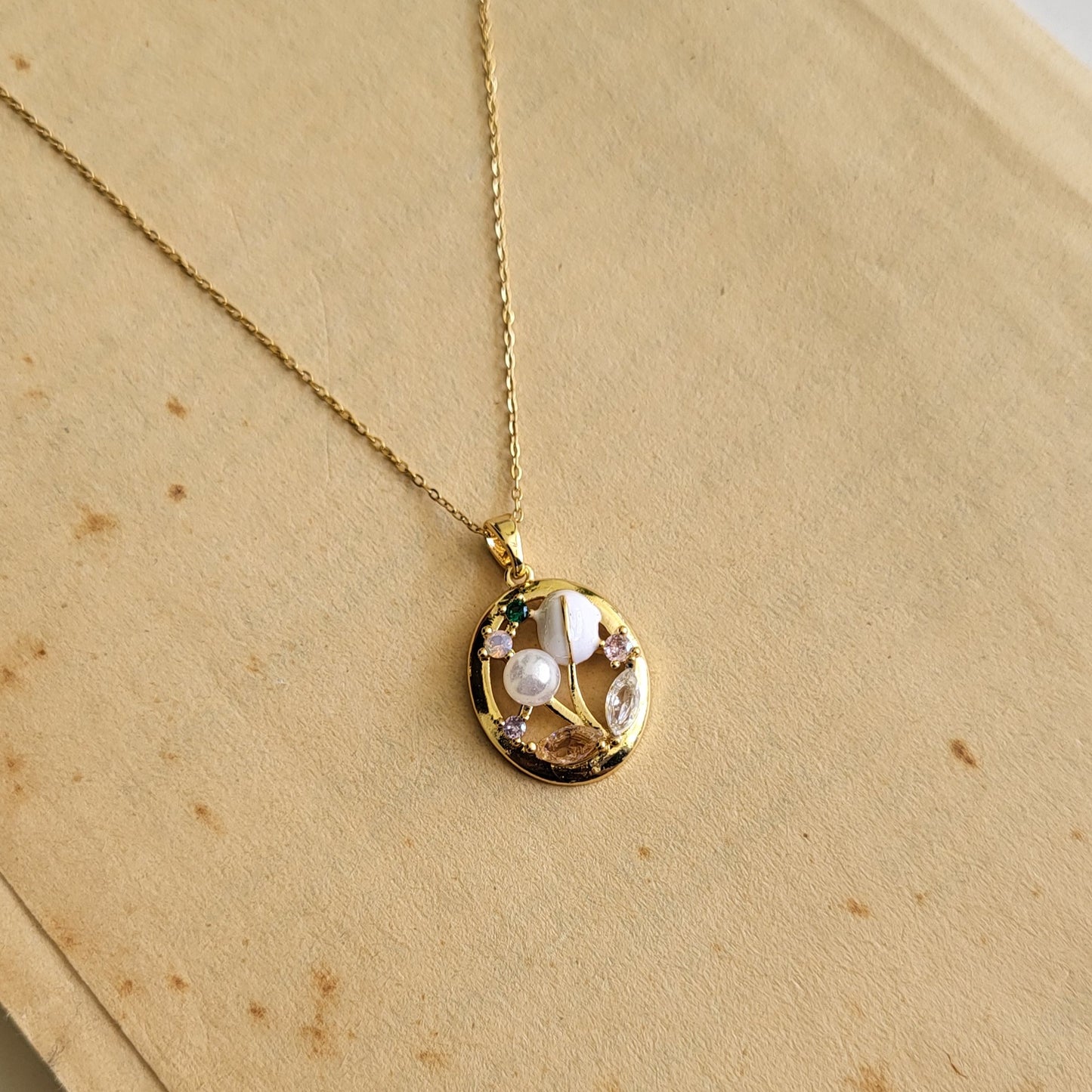 Pearly tulip pendent chain