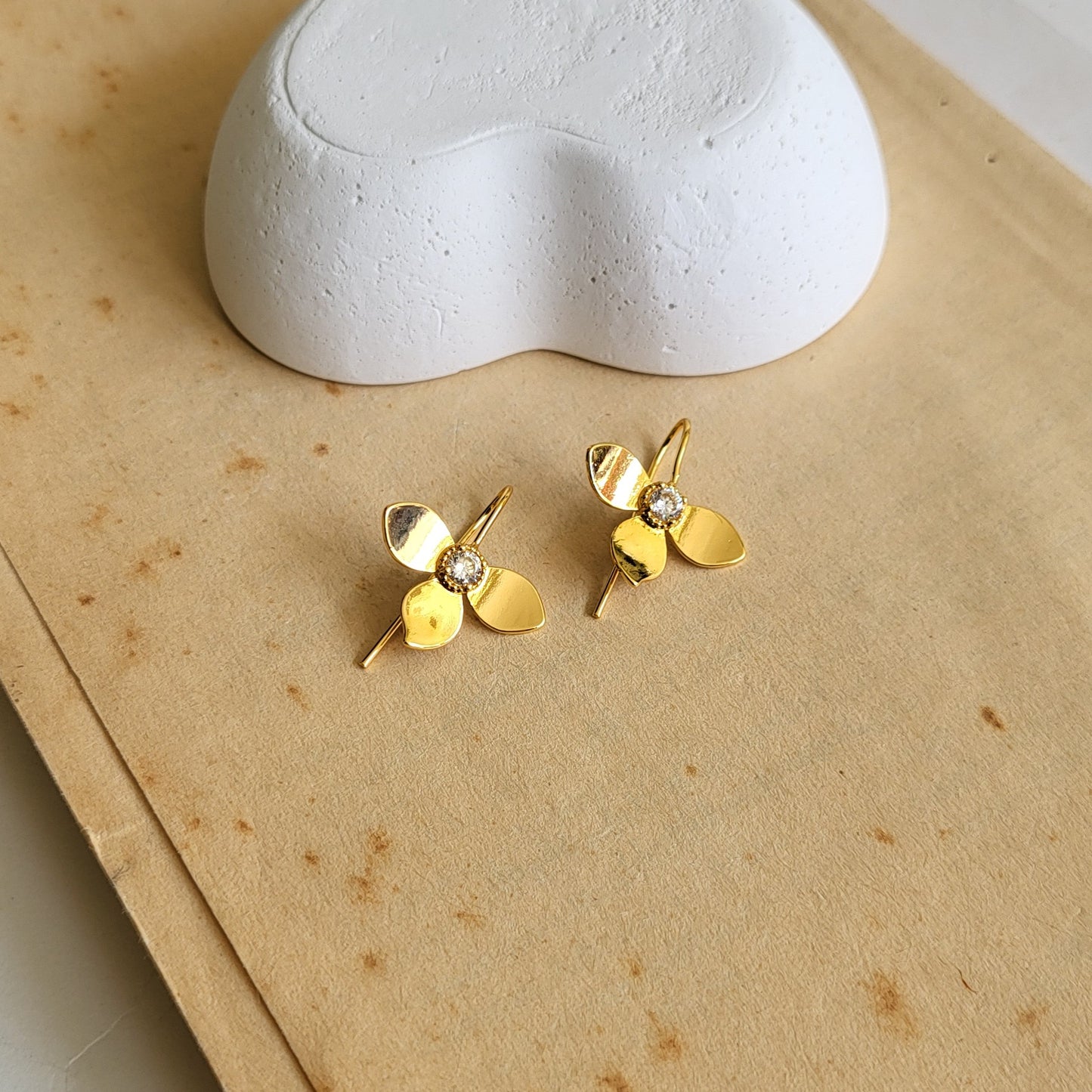 Leaf hooks