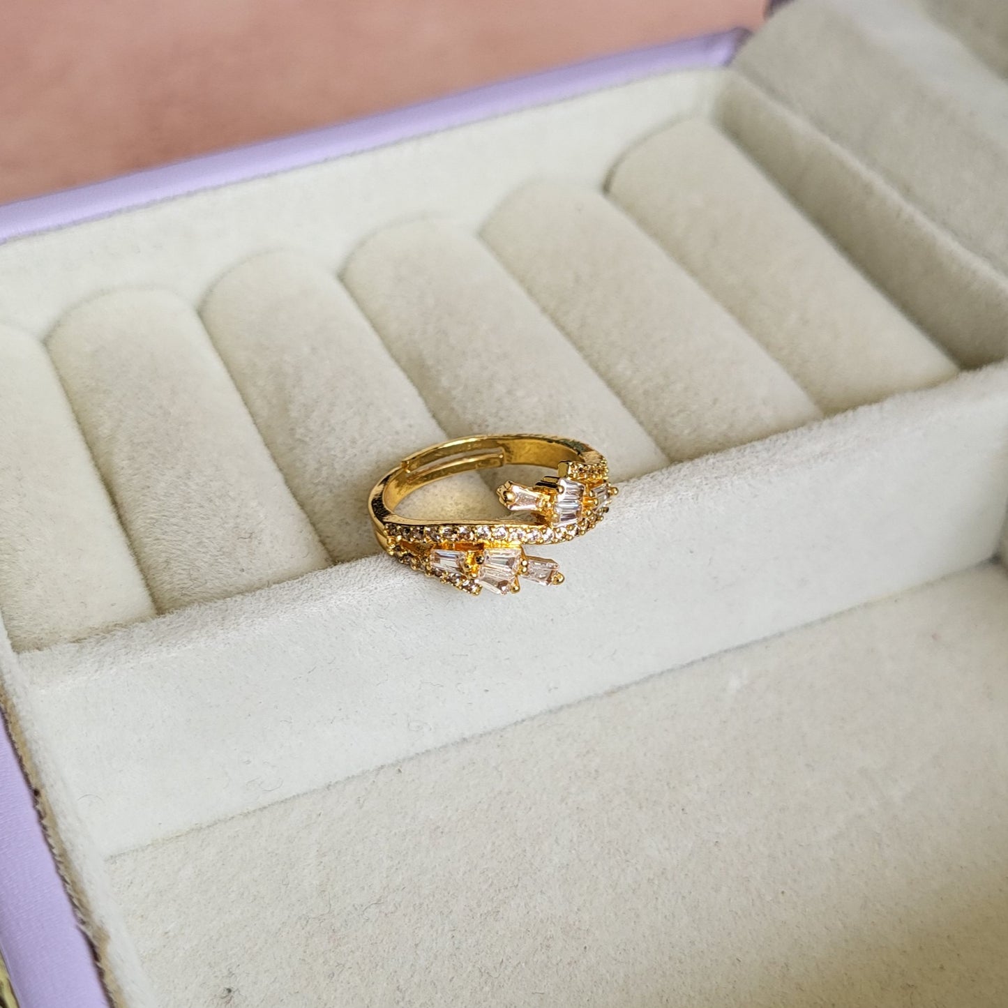Sam finger ring