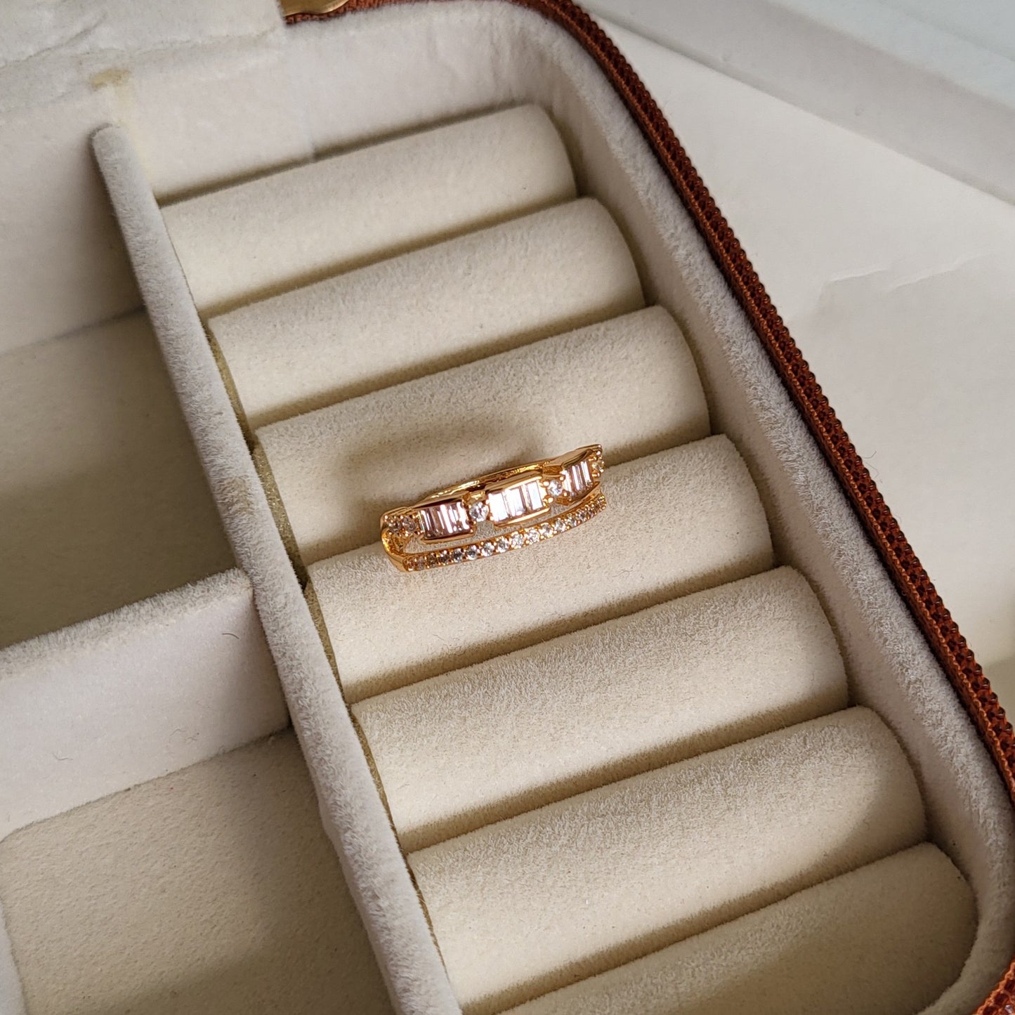 Naira ring