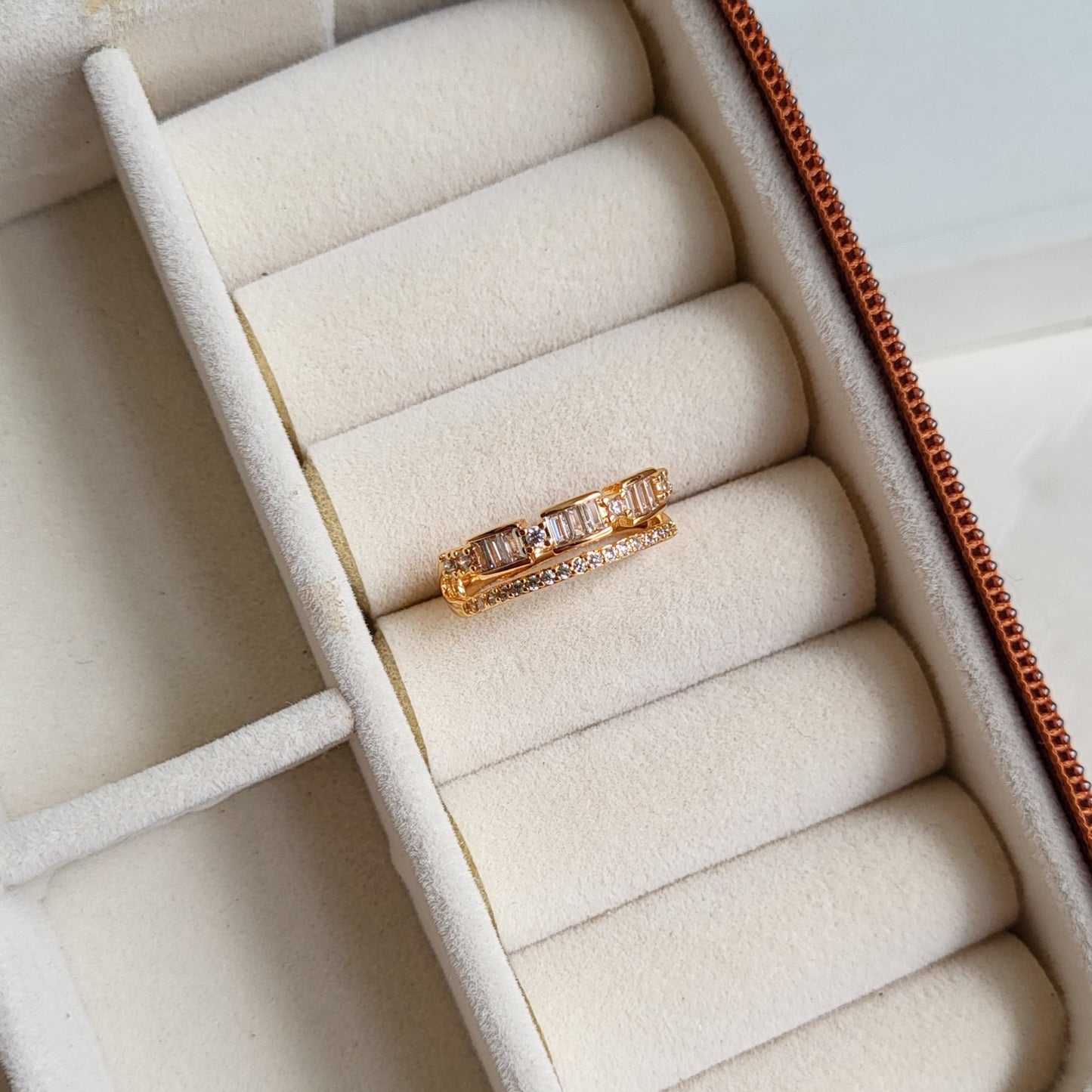 Naira ring