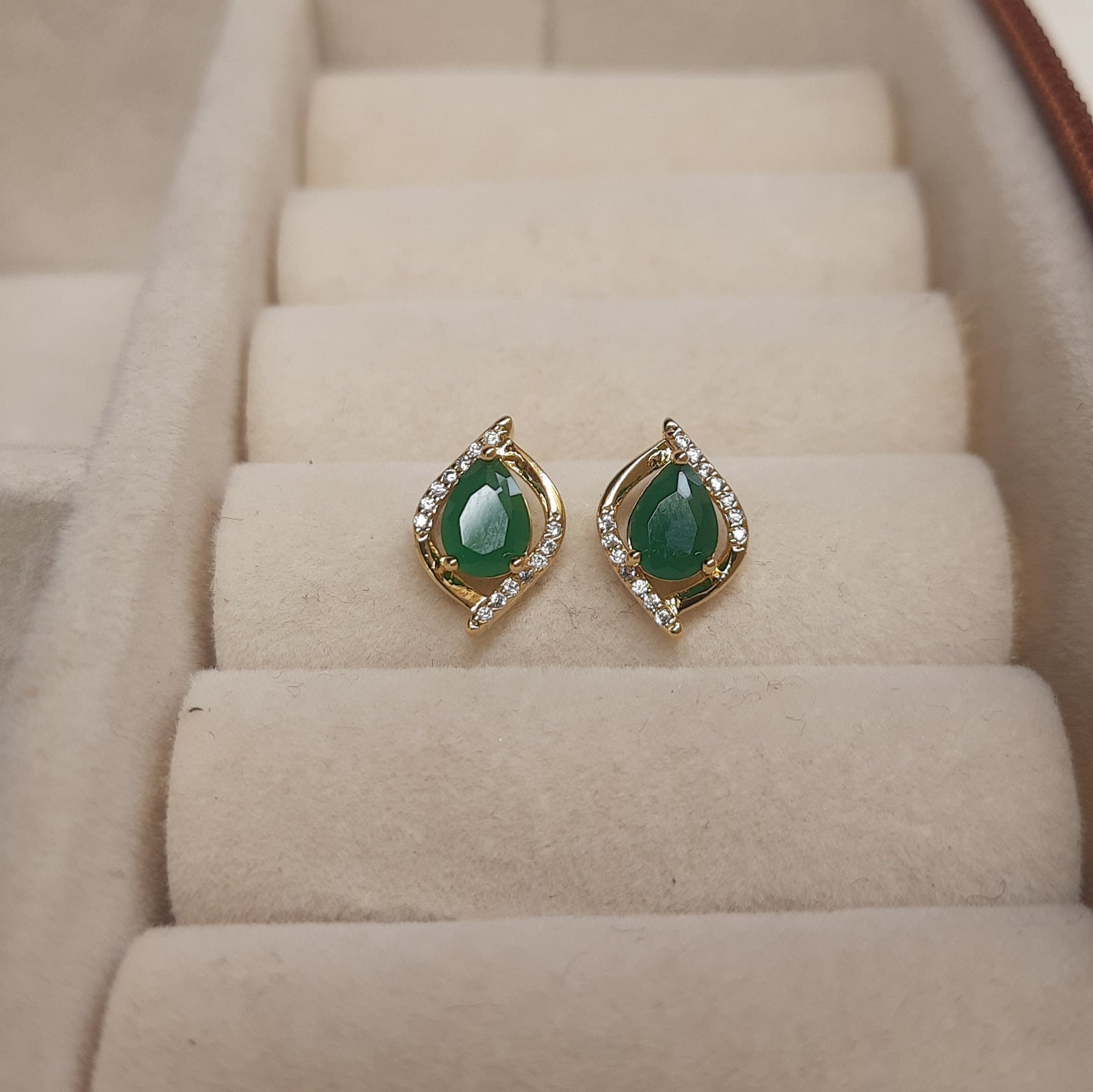 WILLOW Studs