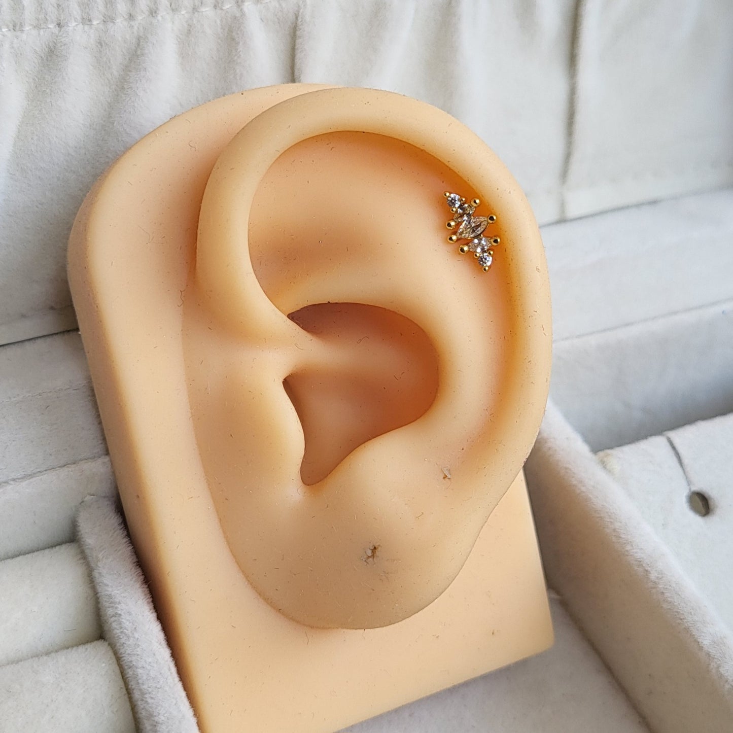 Saanvi mini studs (ball screwback)