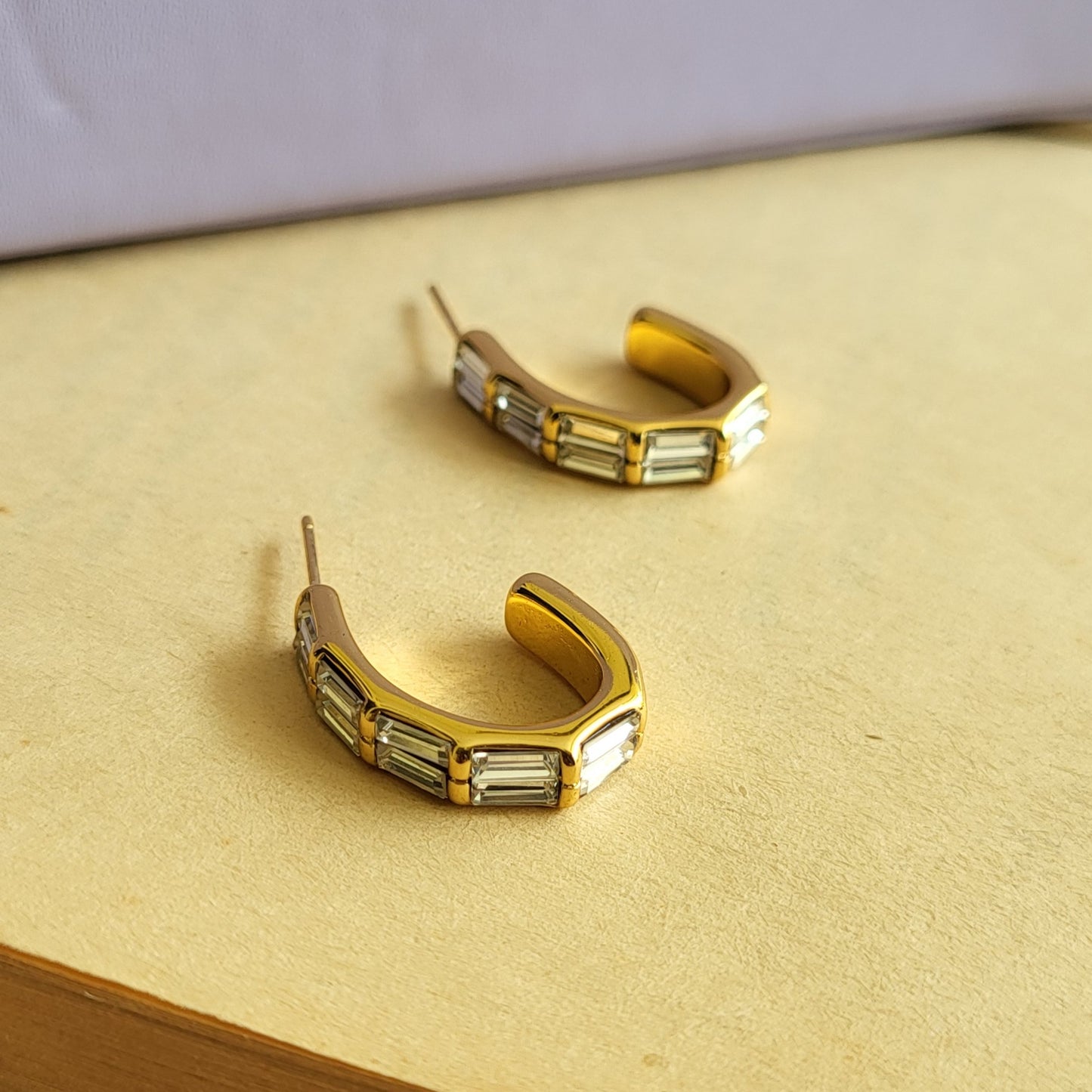 Glitter hook studs