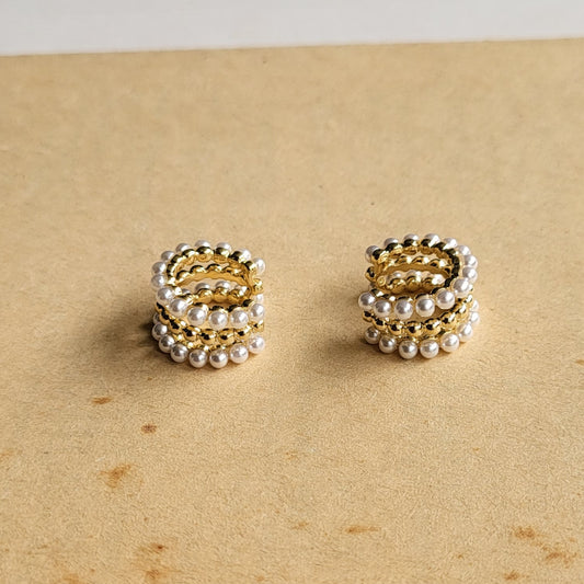 Pearl earclips ( pair)