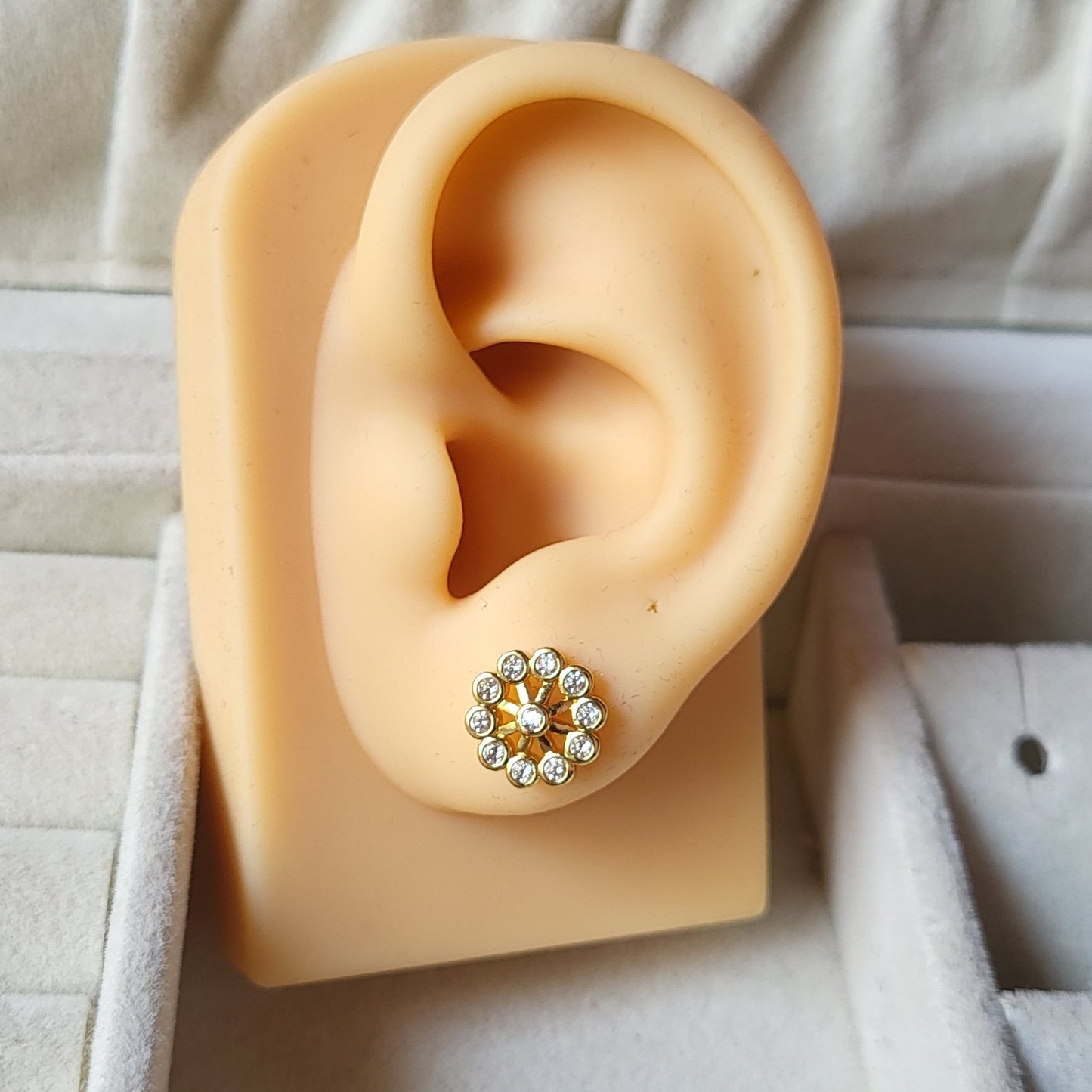 Kiara studs