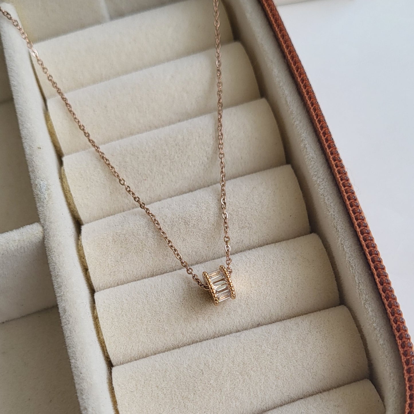 Roll it pendant chain