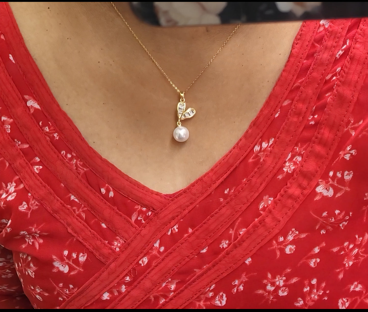 Pearly heart pendent chain