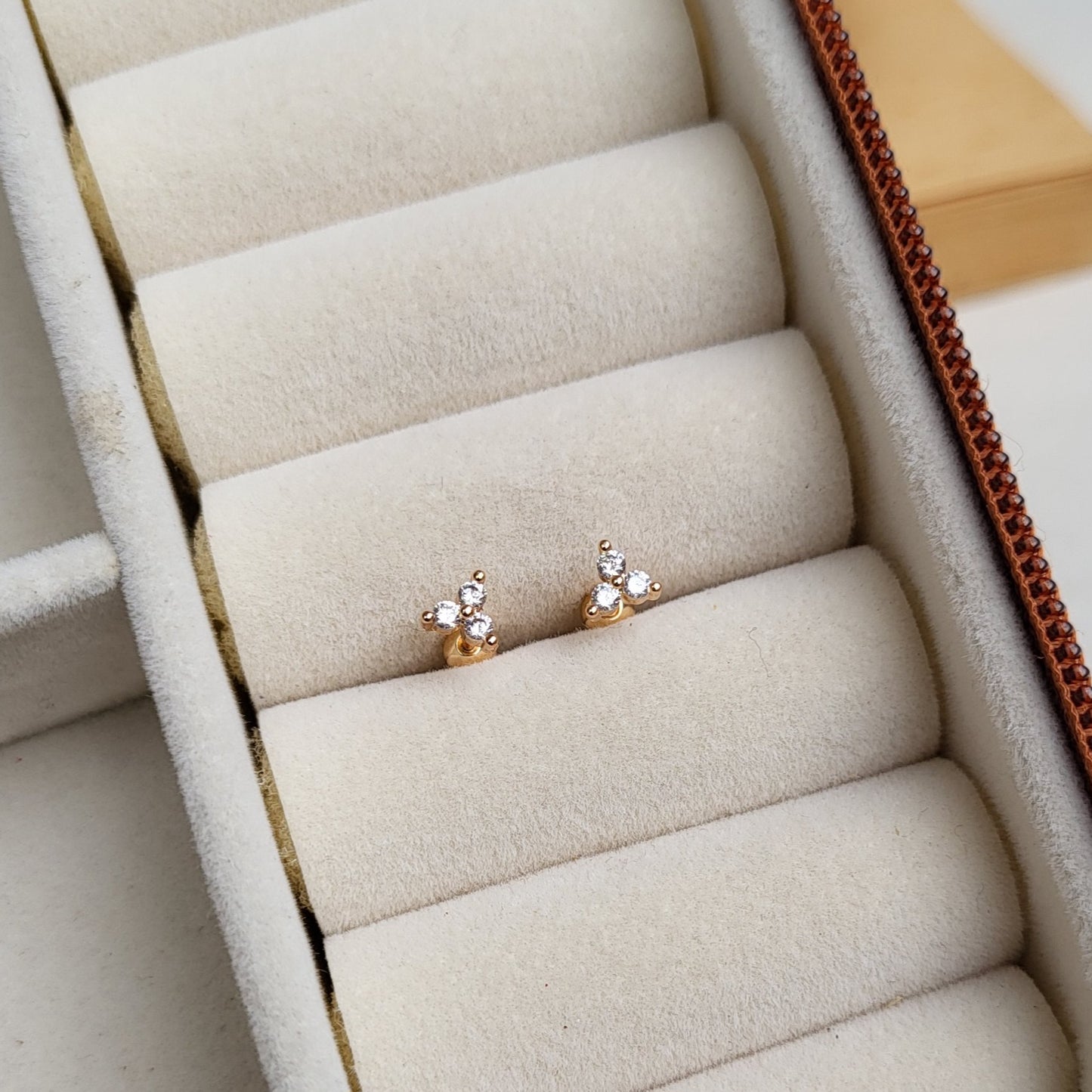 Pankh mini studs(ball screwback)