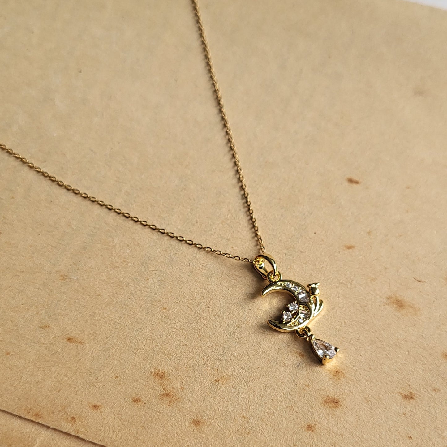 Cynthia pendent chain