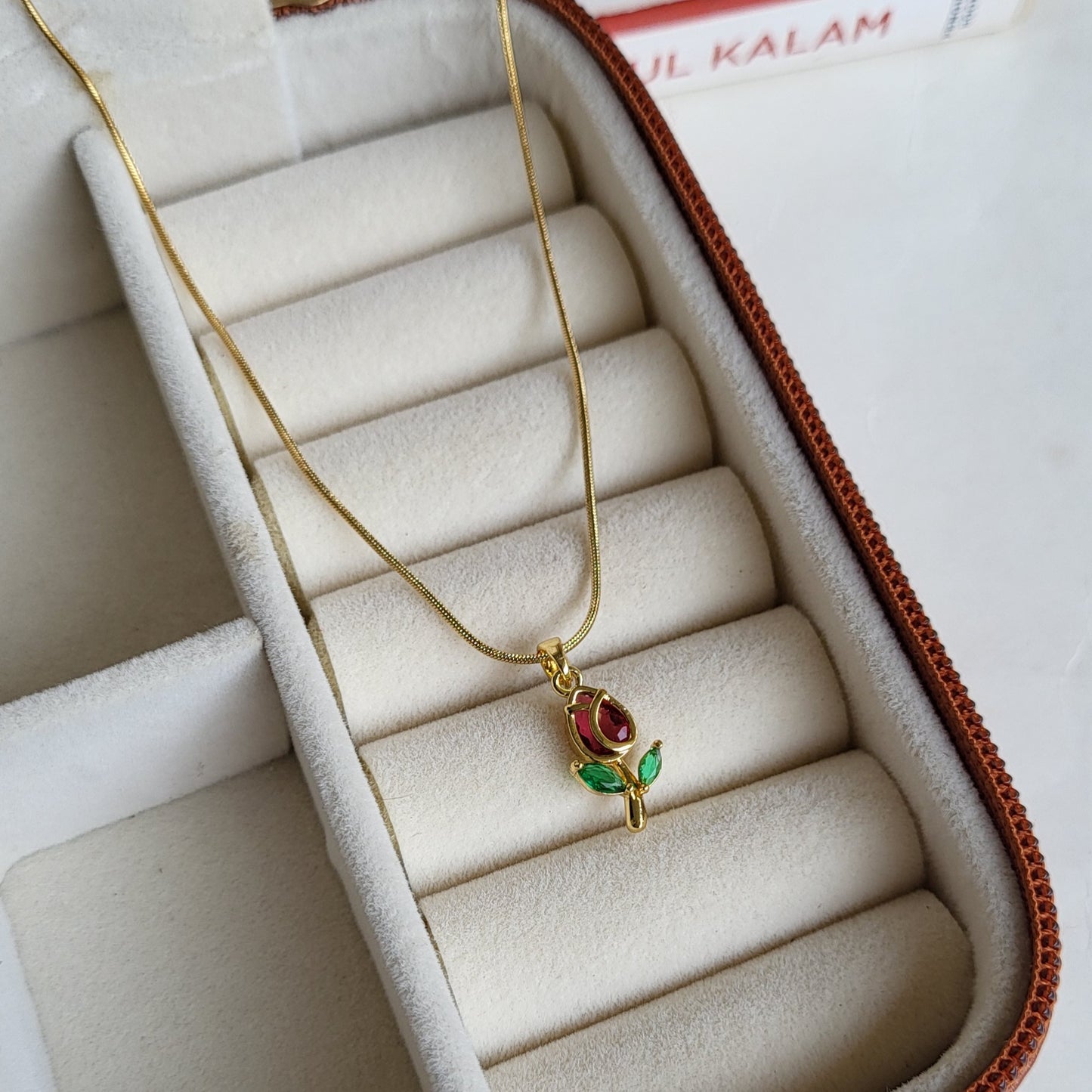 Tulip pendant chain