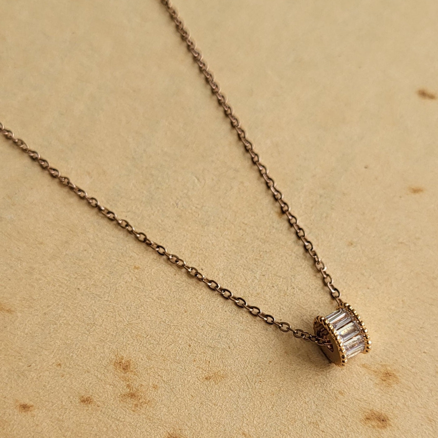 Roll it pendant chain