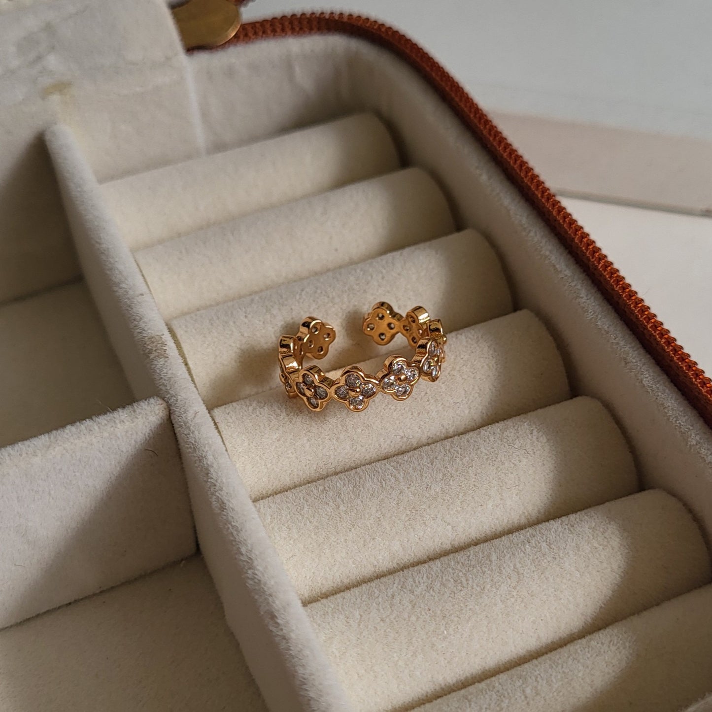 Clover ring