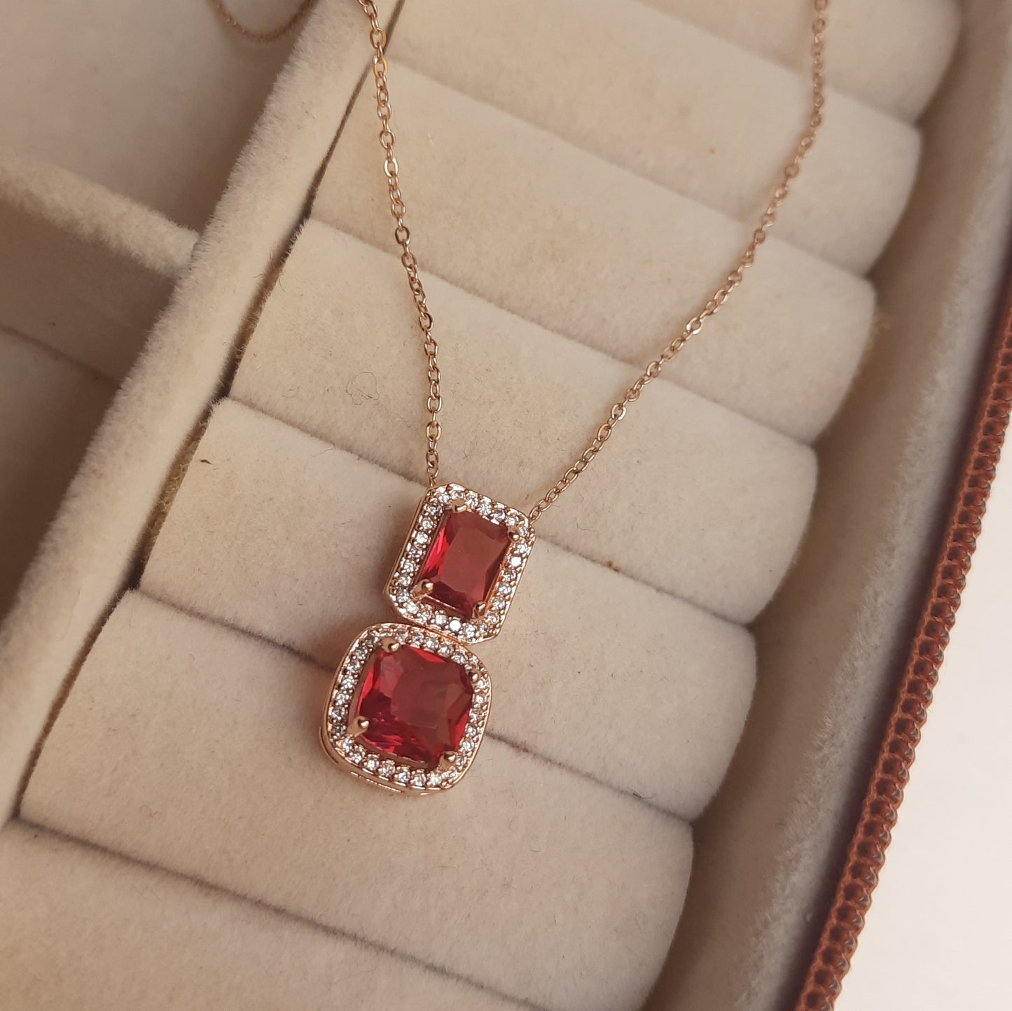 CLAUDIA Pendant set (Peach)
