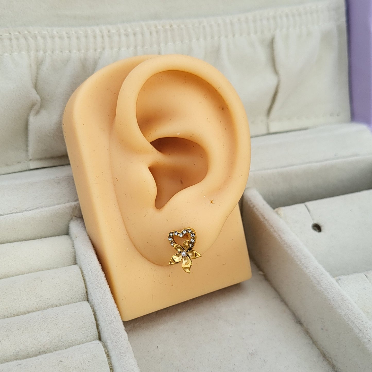 Heart leaf studs