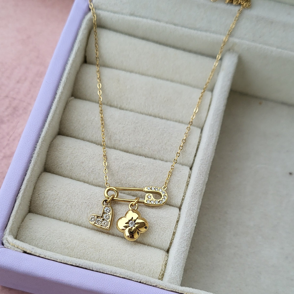 Safety pin pendant chain
