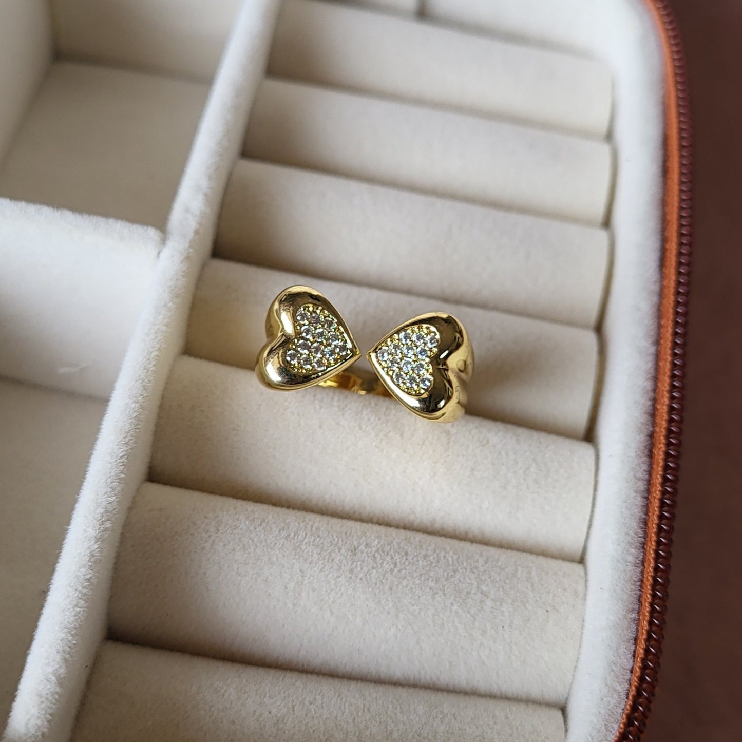 Dual heart finger ring