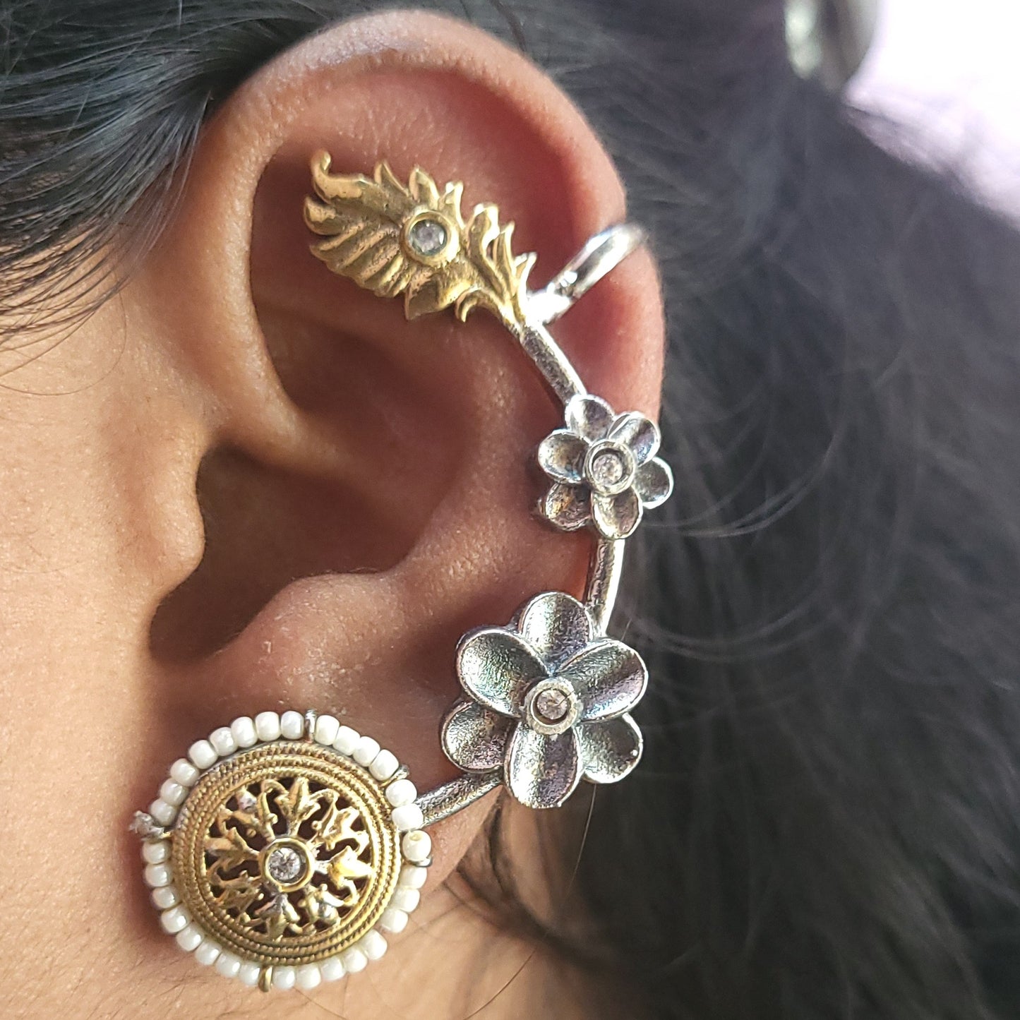 Daisy earcuff (pair)
