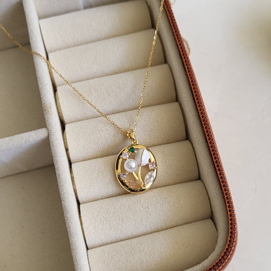 Pearly tulip pendent chain