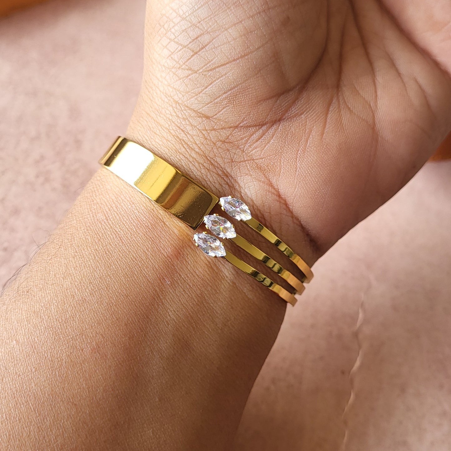 Saaga kada (thin wrist)