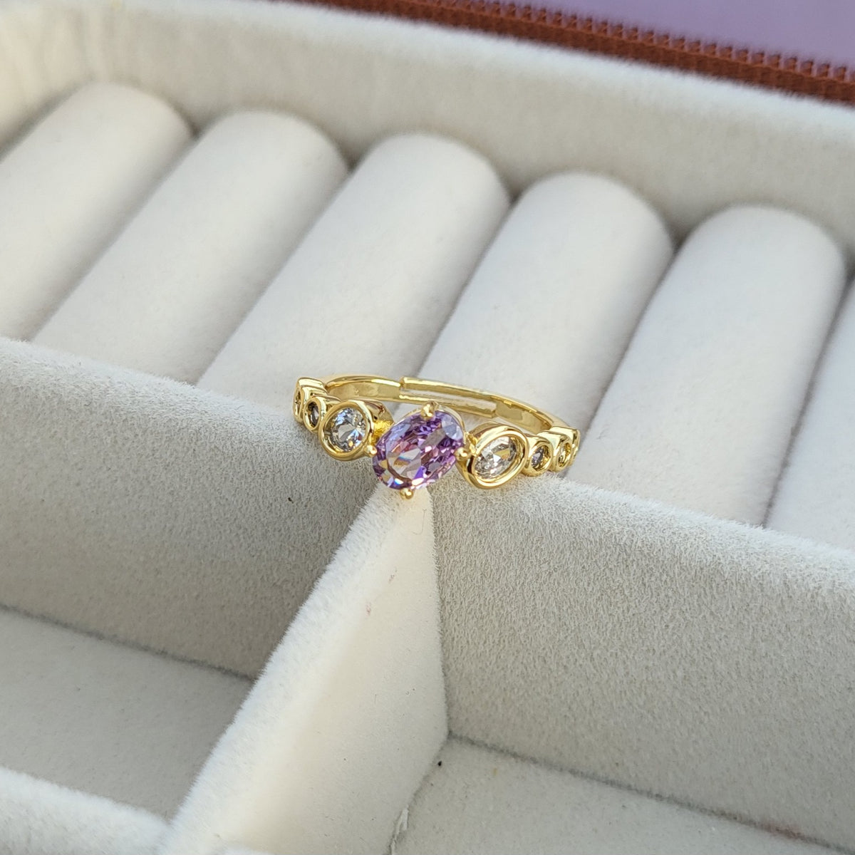 Violet Finger ring