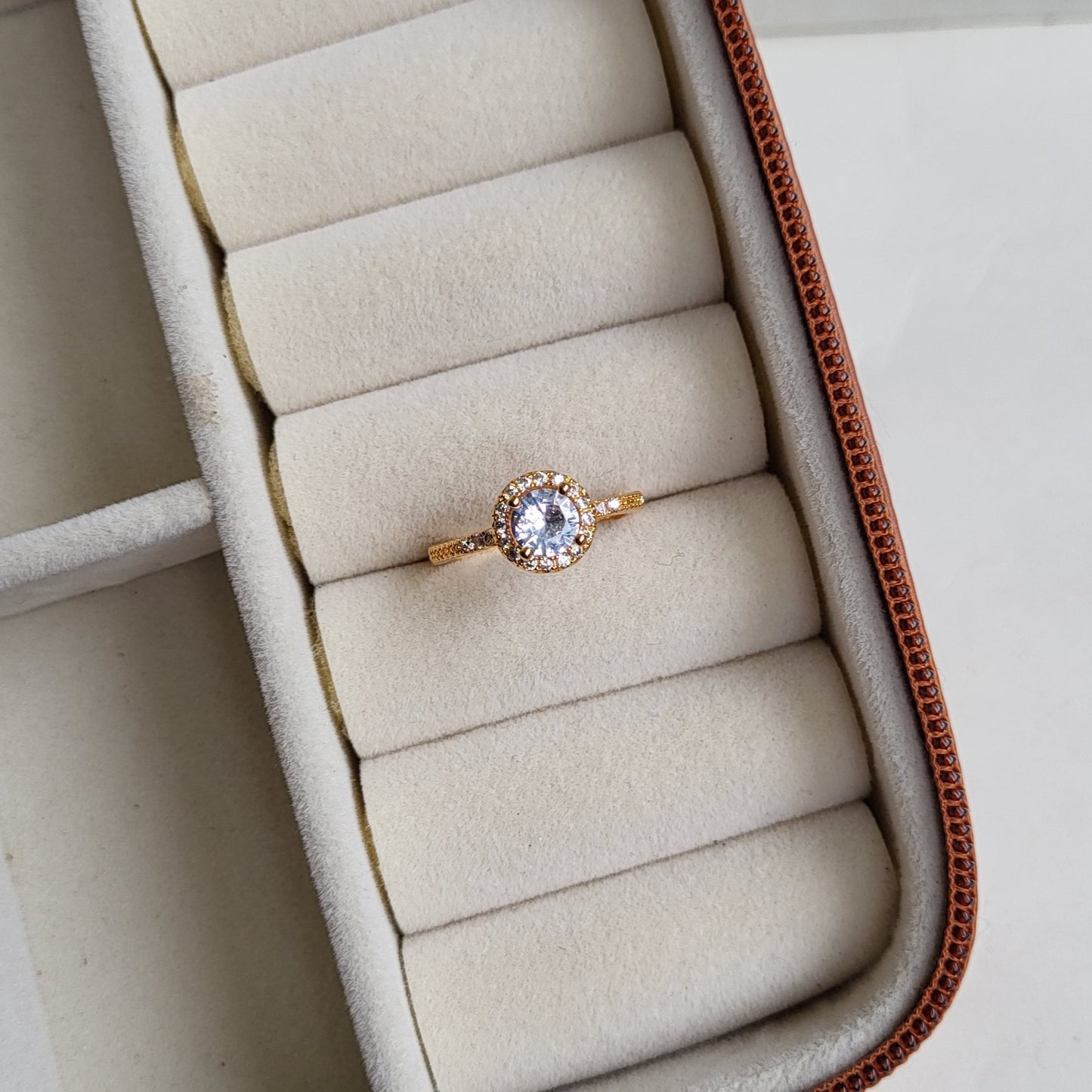 Saloni ring