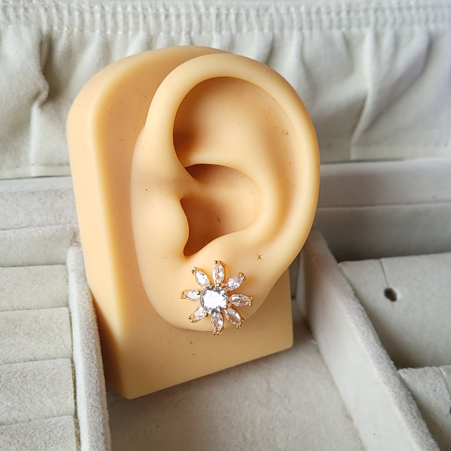 Sunshine studs