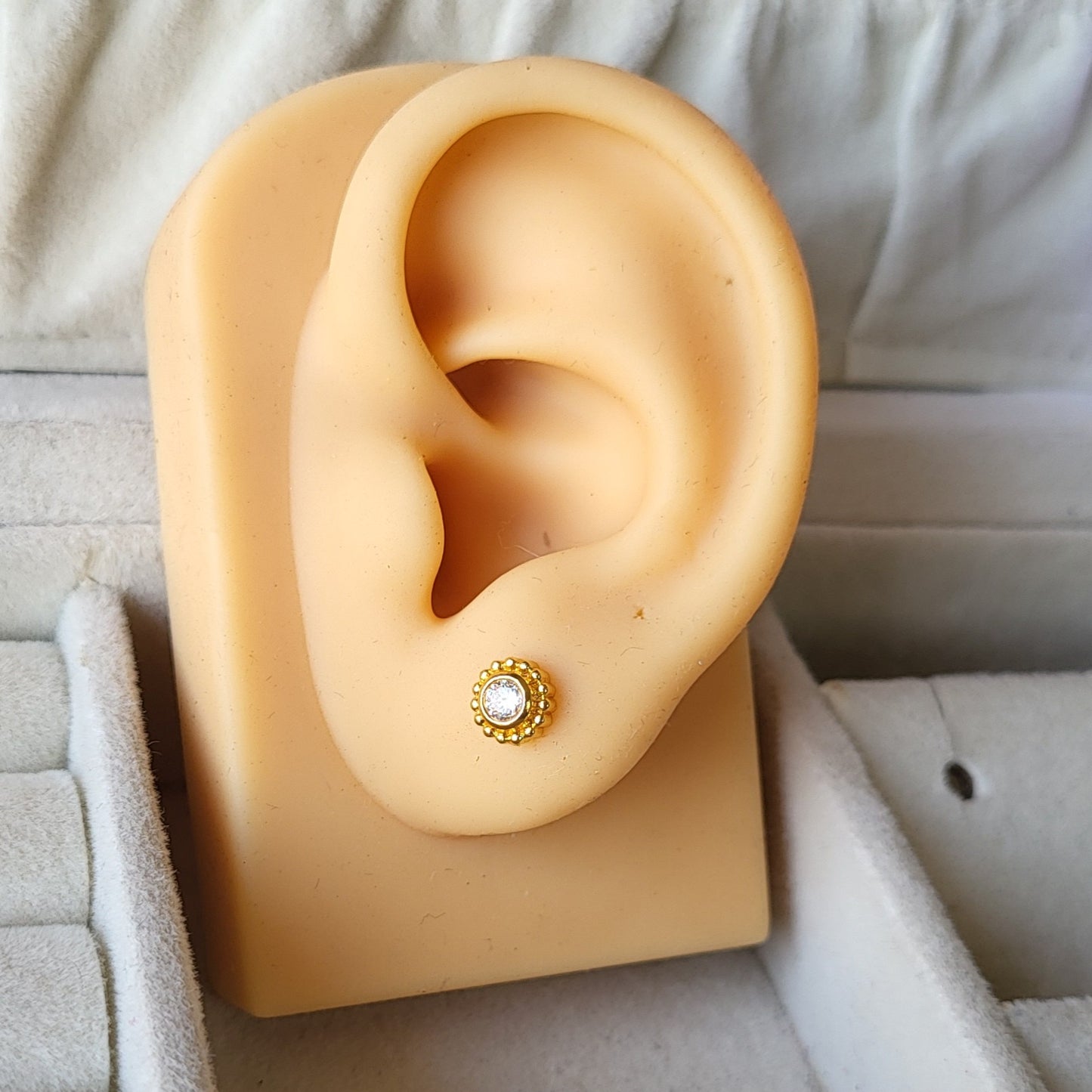 Rhea Mini studs (ball screwback)