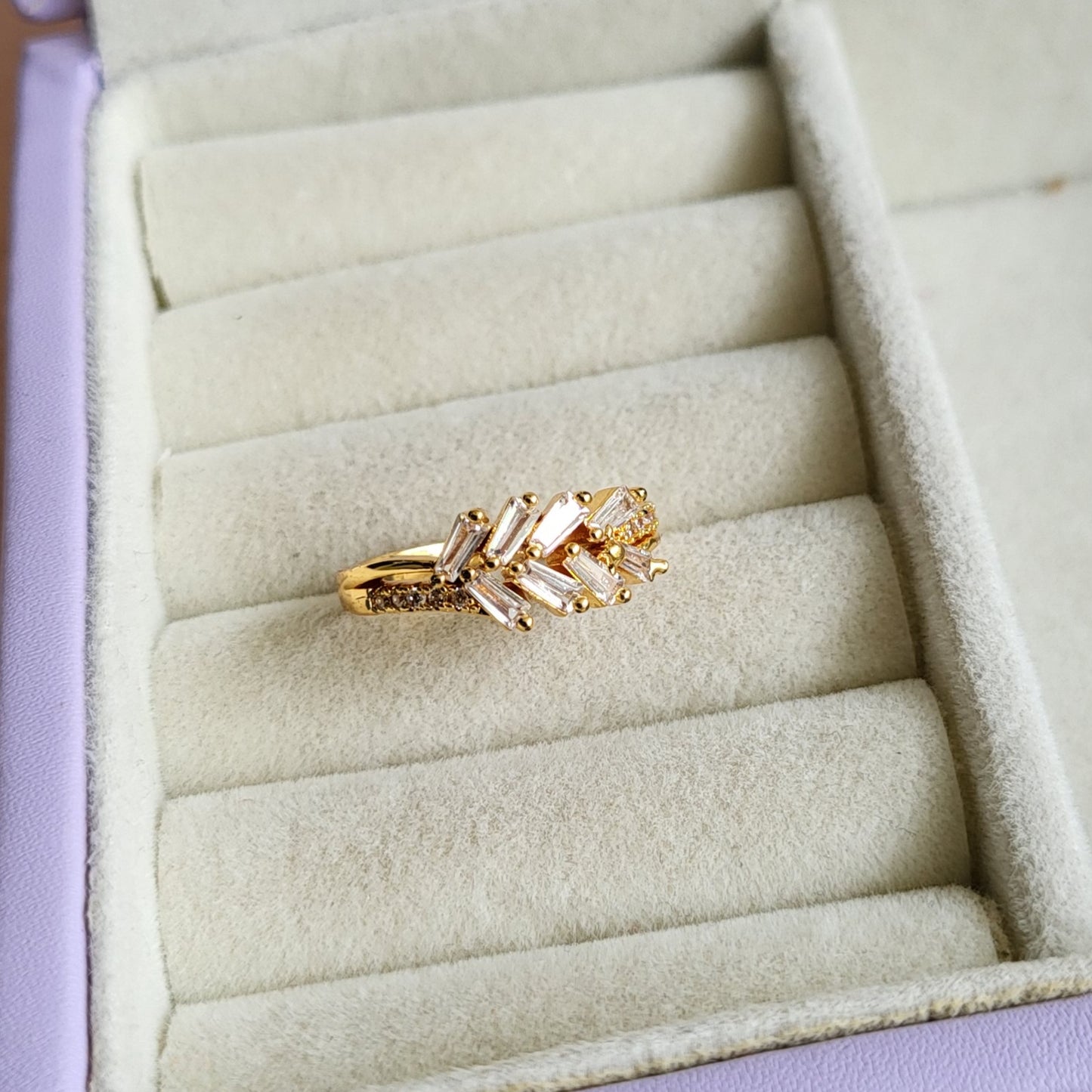 Leaf finger ring