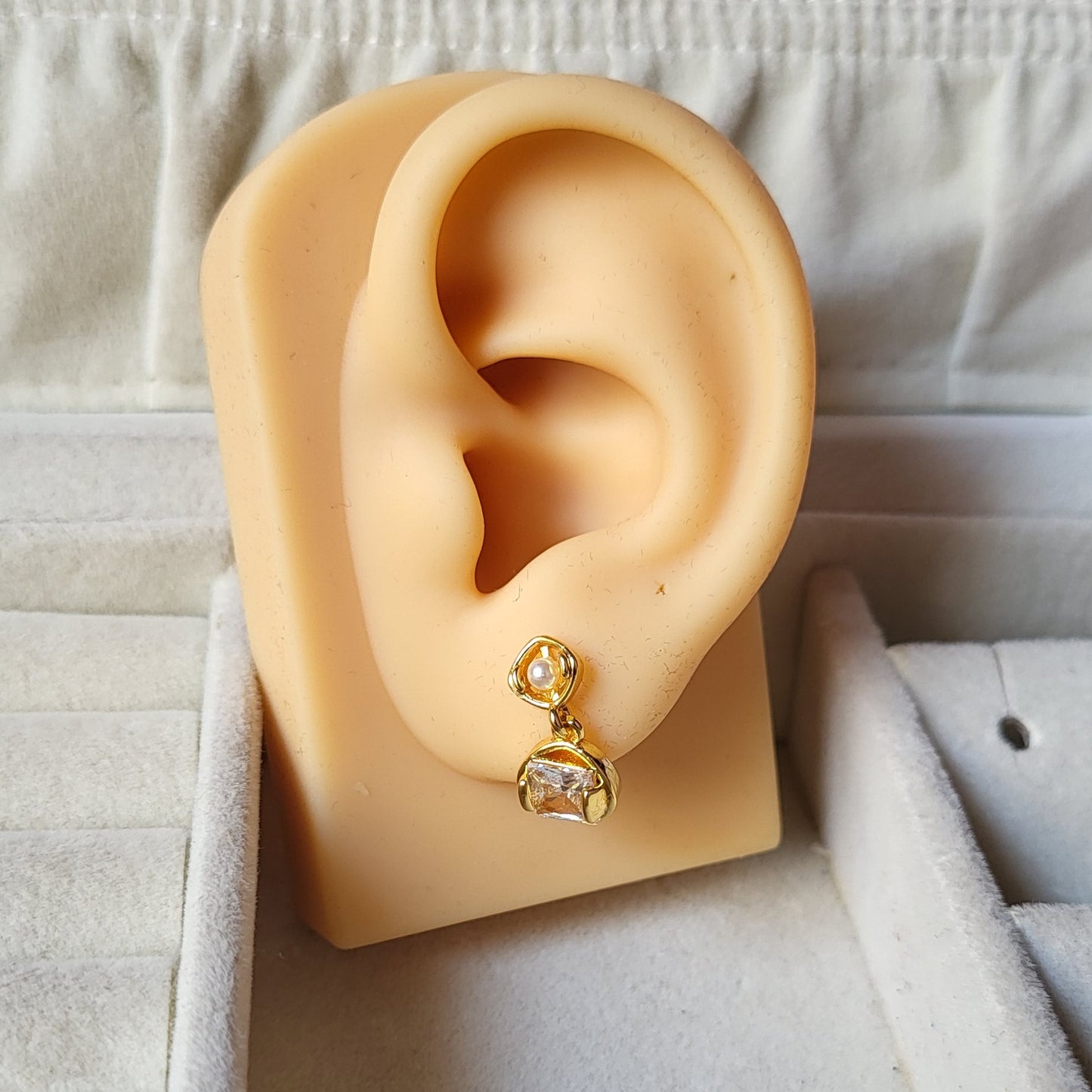 Pearl drop studs