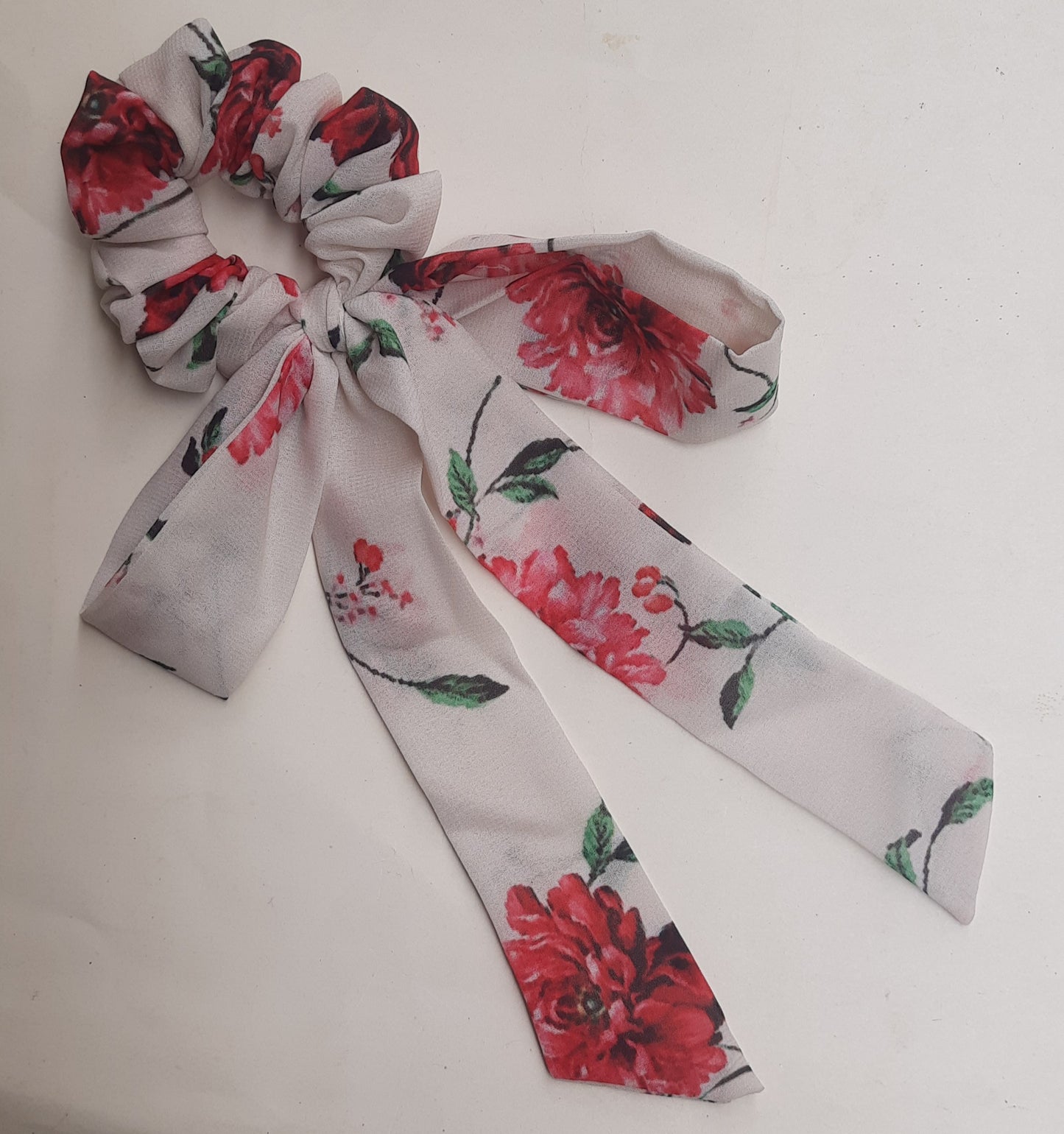 Daisy pearl scrunchie