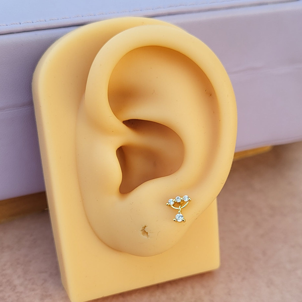 Acacia mini studs (flat screwback)