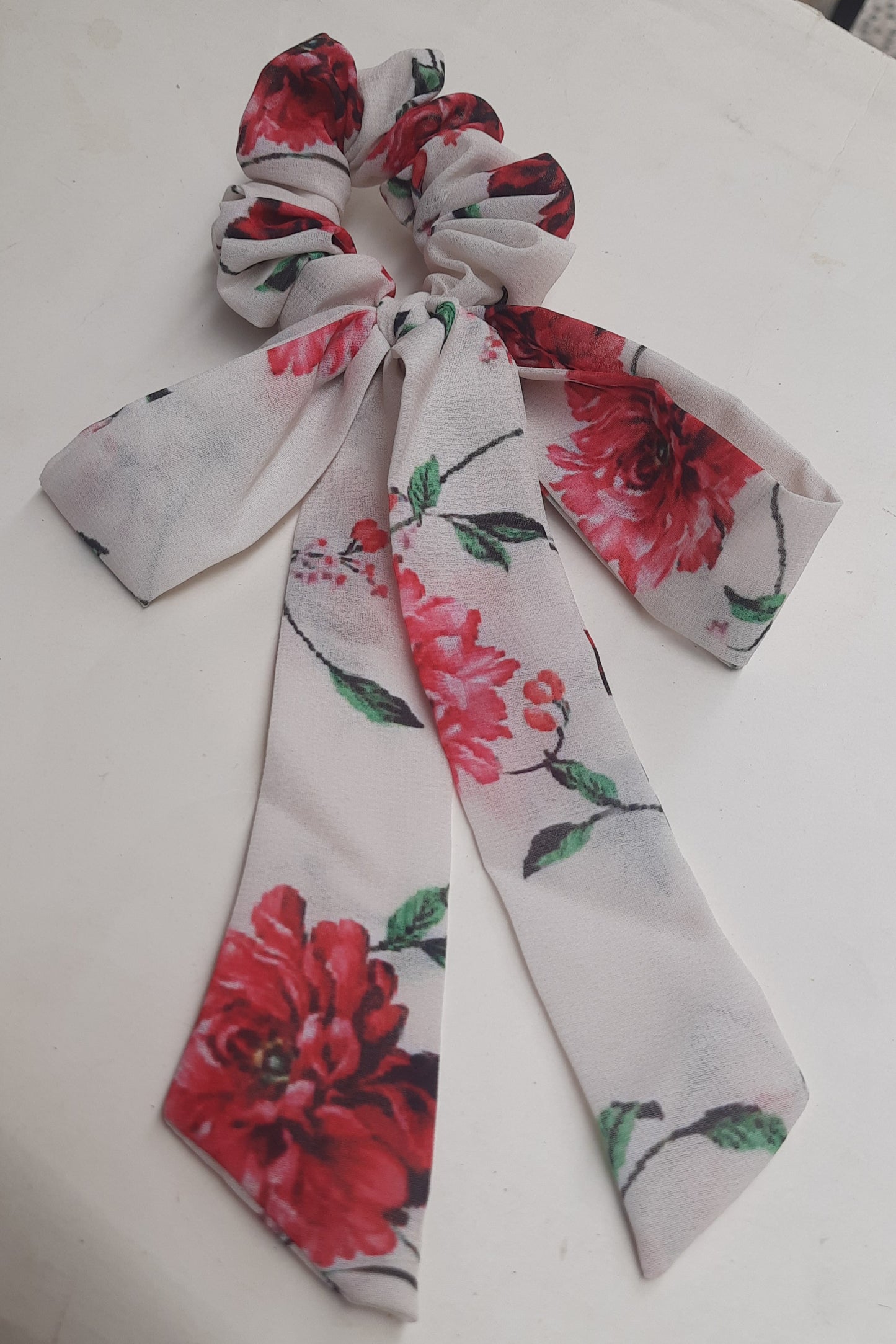 Daisy pearl scrunchie