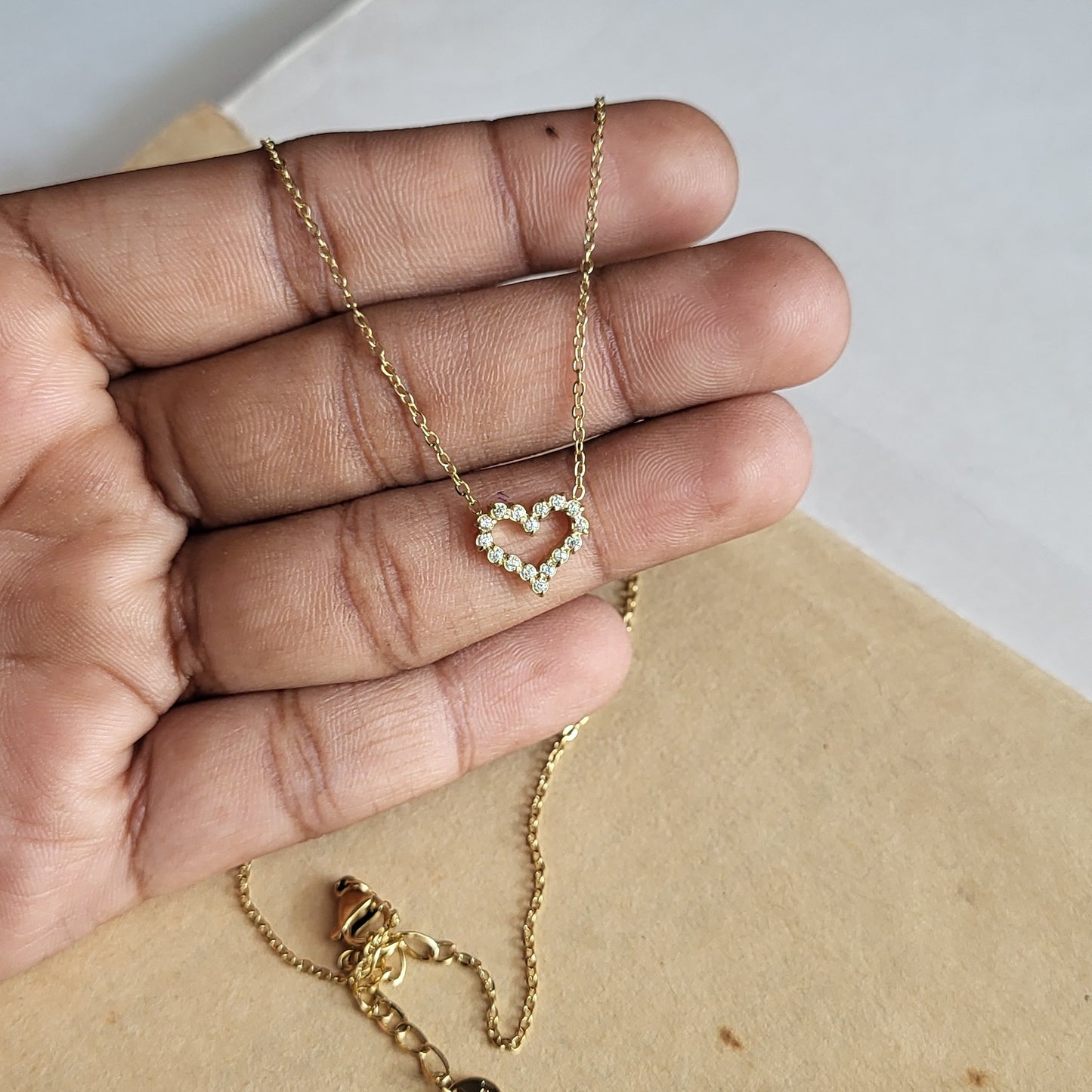 Hollow heart pendent chain