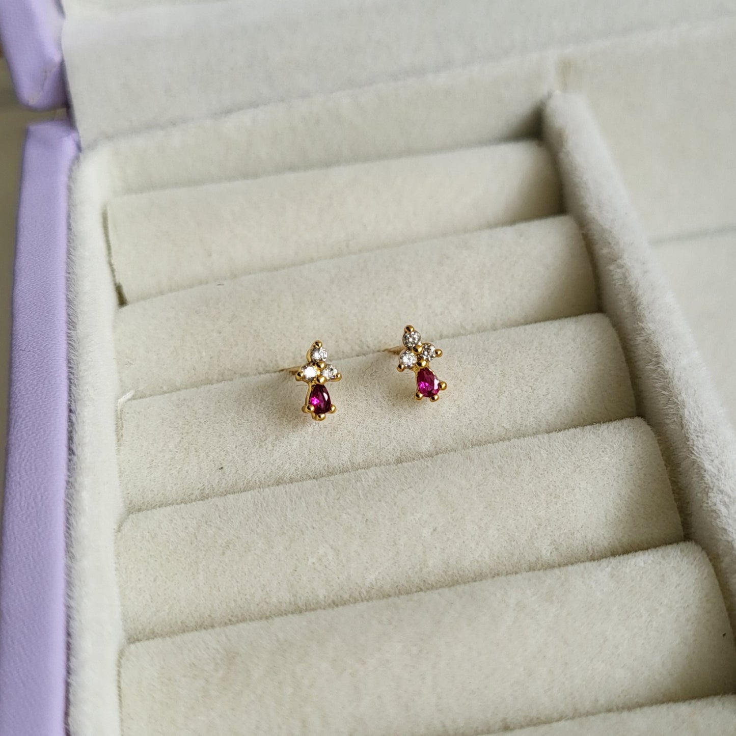 Lila mini studs
