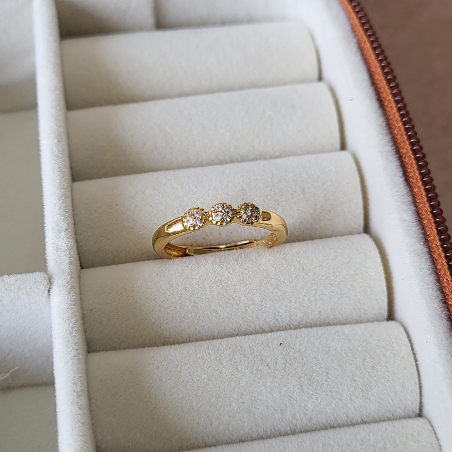 Tanvi finger ring