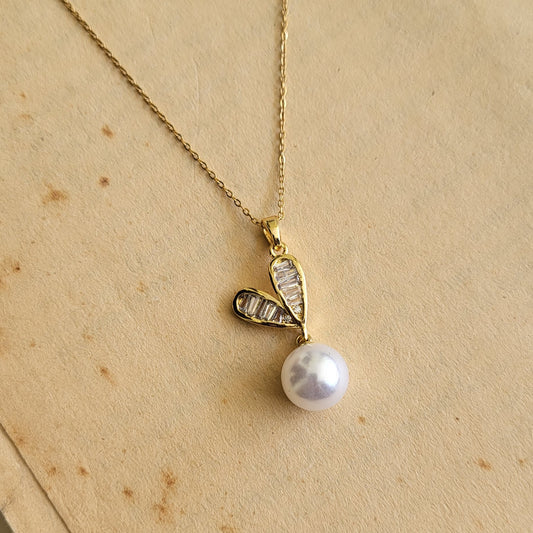 Pearly heart pendent chain
