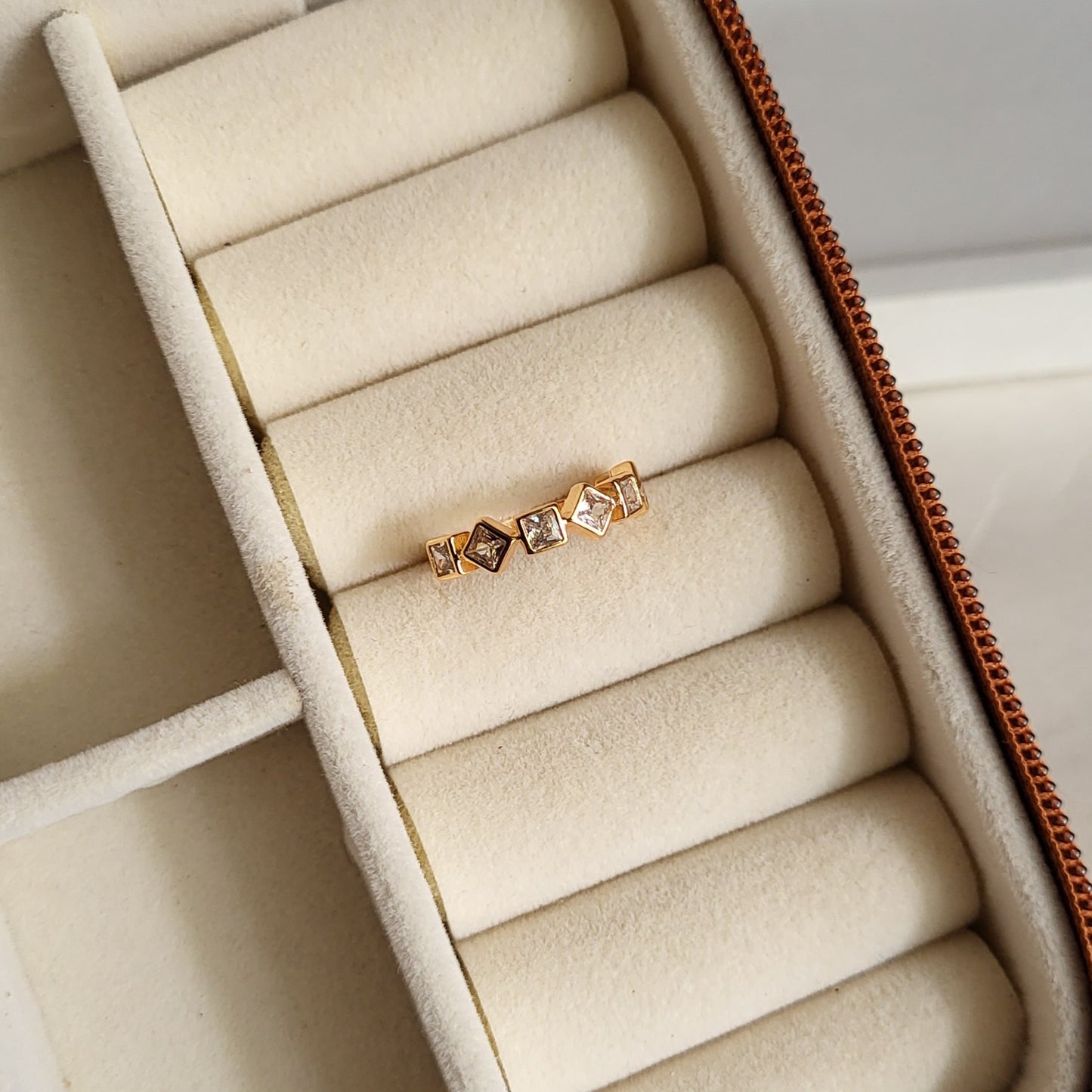 Shruti ring