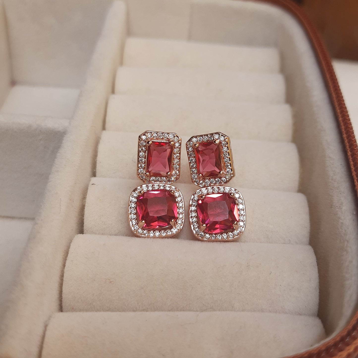 CLAUDIA Pendant set (Peach)