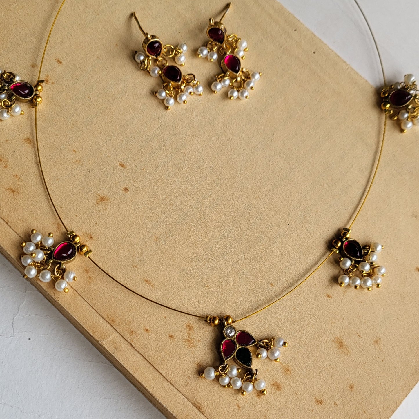 Latha invisible necklace