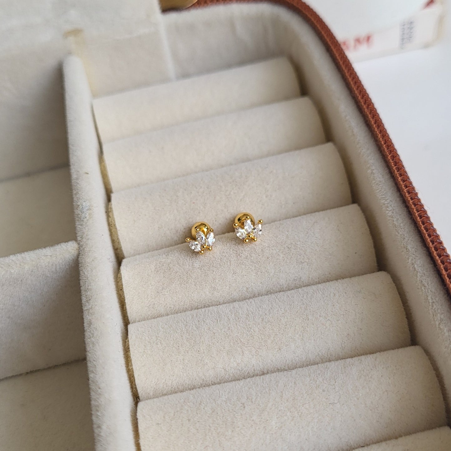 Willow mini studs(ball screwback)