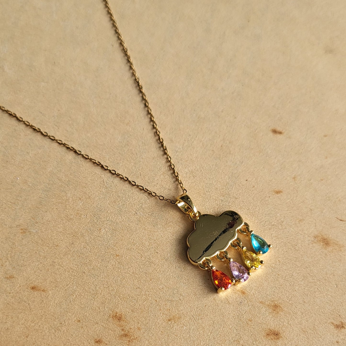 Cloudy pendant chain