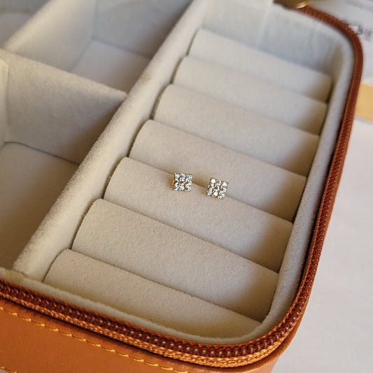 Box mini studs