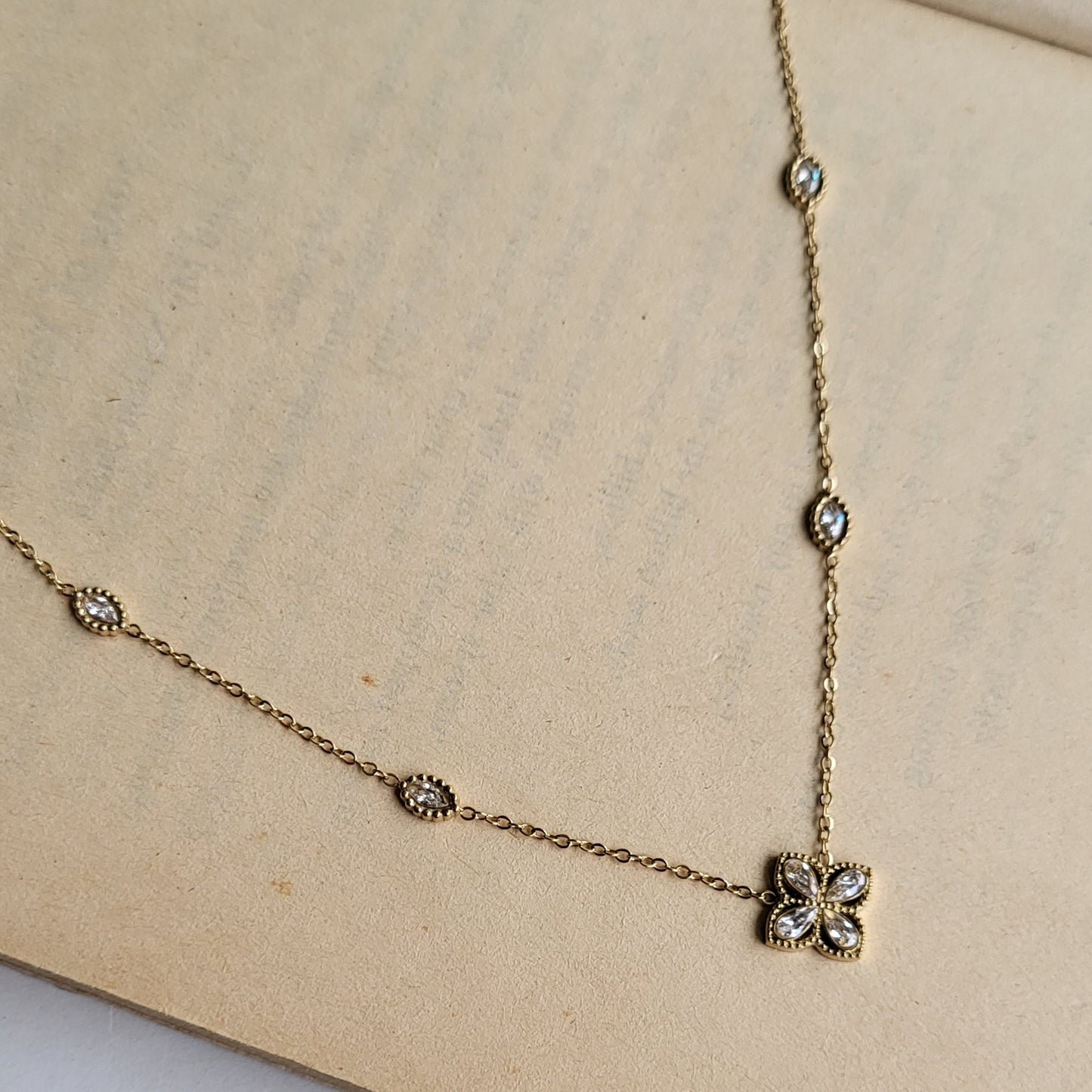 Bloom necklace