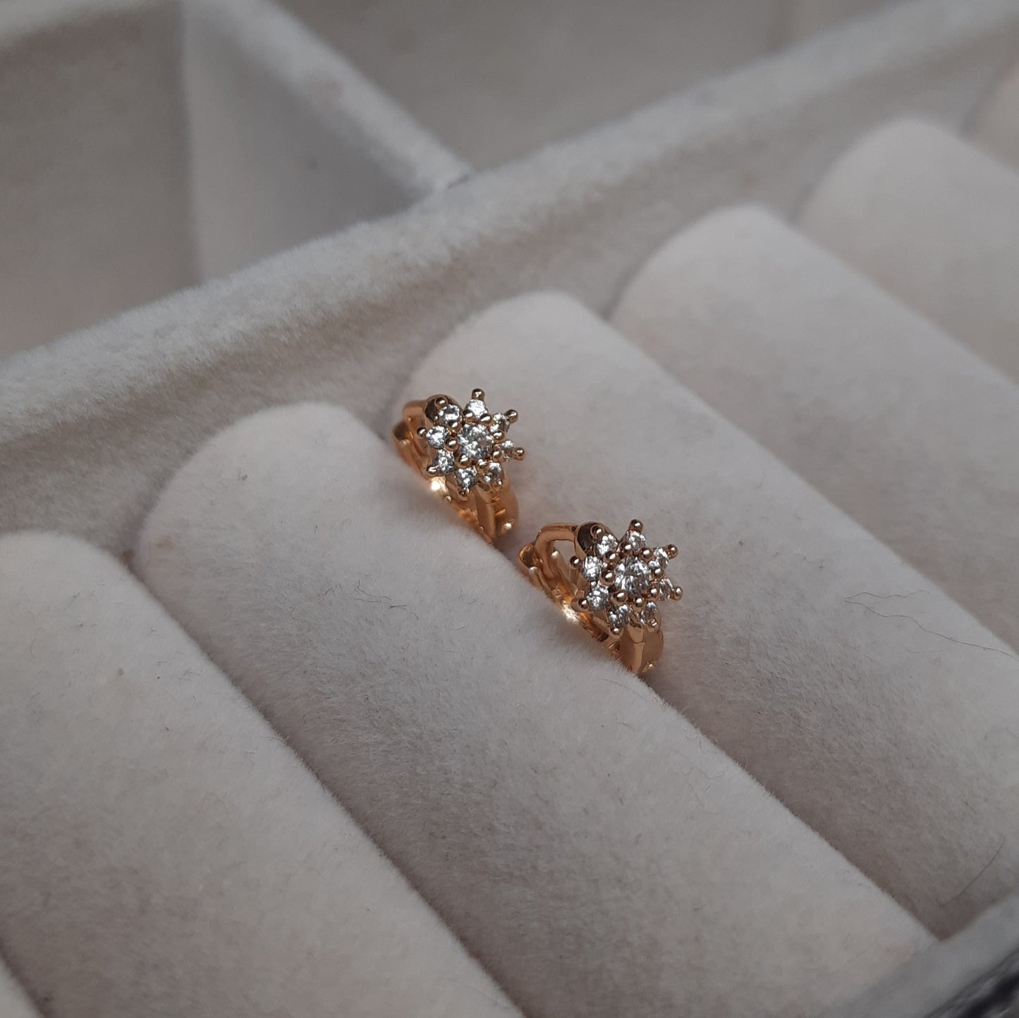 Daisy Mini hoops
