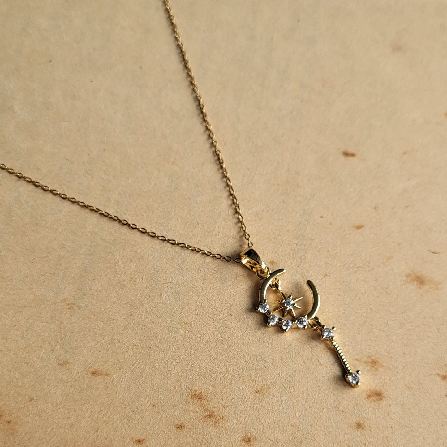 Luna pendent chain